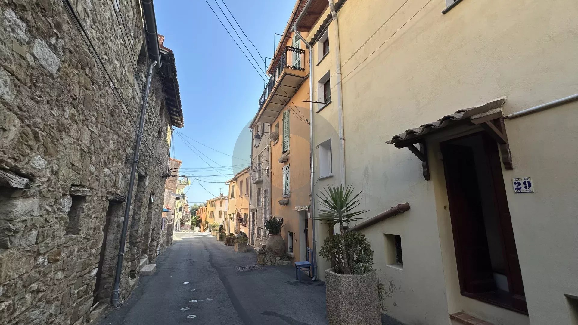 VILLAGE DE CASTELLAR : PARTIE DE MAISON DE VILLAGE – VUE PANORAMIQUE