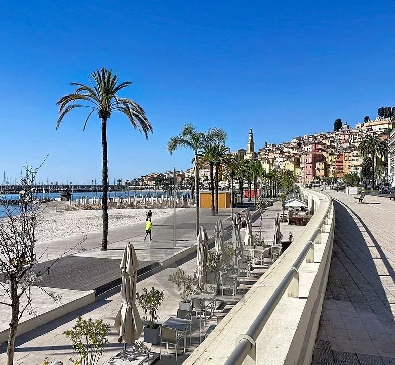 Menton Garavan – Résidence de grand standing – 2 pièces avec balcon – Vue latérale mer