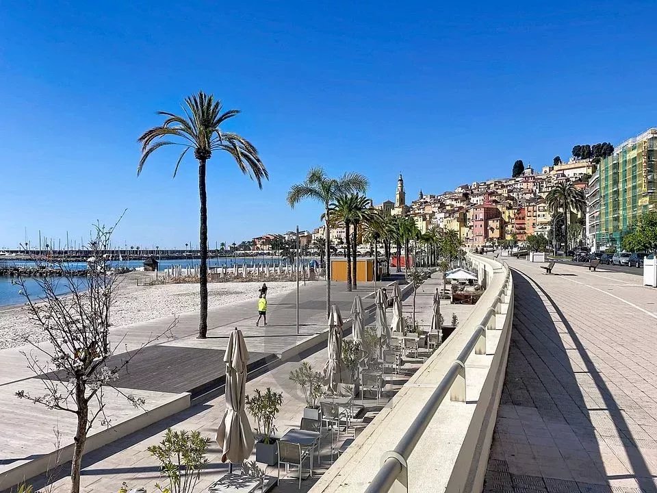 Menton Garavan – Résidence de grand standing – 2 pièces avec balcon – Vue latérale mer