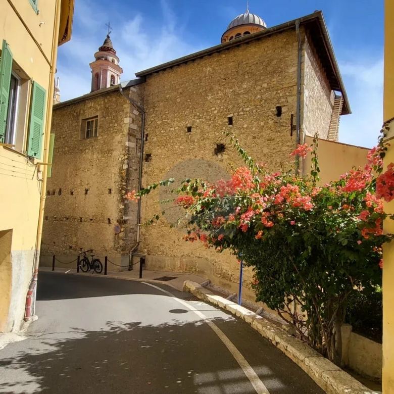 Menton vieille ville – 2 Pièces – Beaucoup de charme