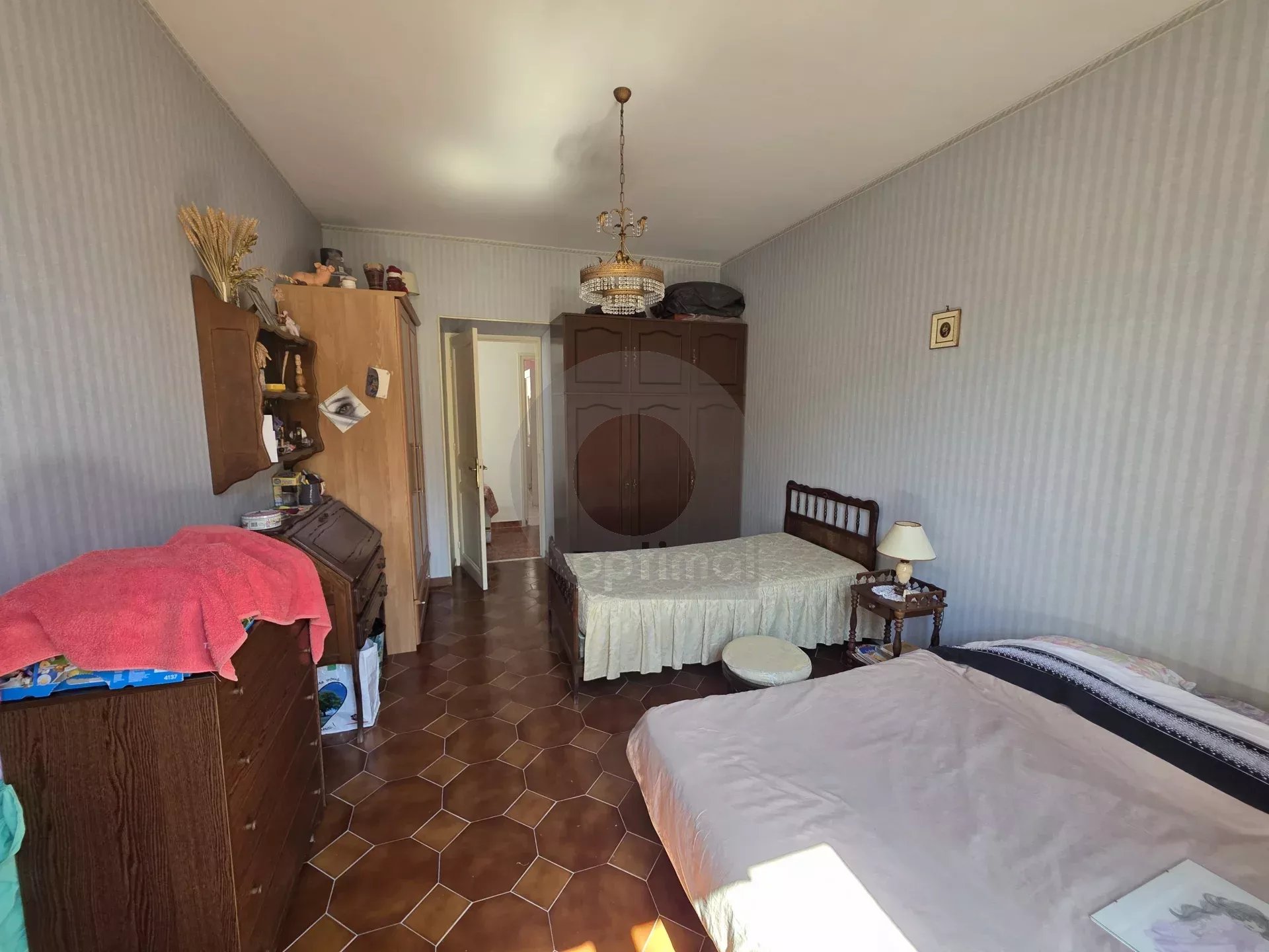 GRAND APPARTEMENT TROIS PIECES MENTON GARE ROUTIERE
