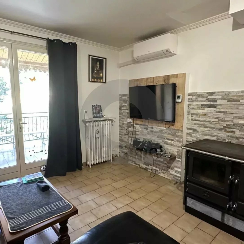 Menton – Cabrolles : Rare! Grande propriété avec magnifique terrain  – Vue dégagée – Accès direct