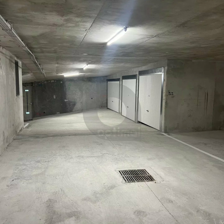PARKING SOUS-SOL ROQUEBRUNE CENTRE