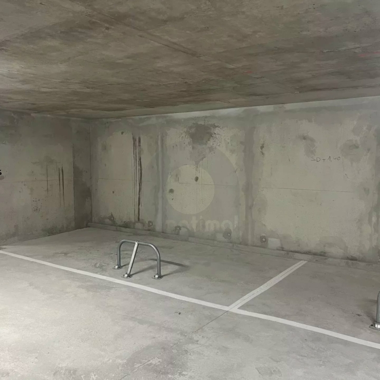 PARKING SOUS-SOL ROQUEBRUNE CENTRE