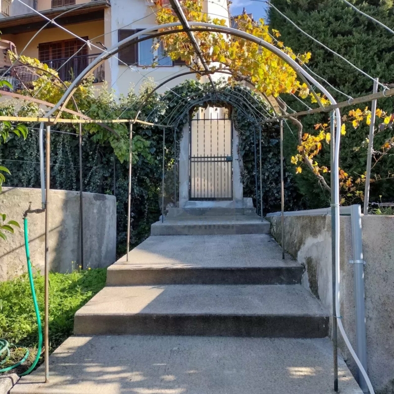 CASTELLAR : A LOUER 3P MEUBLE AVEC JARDIN
