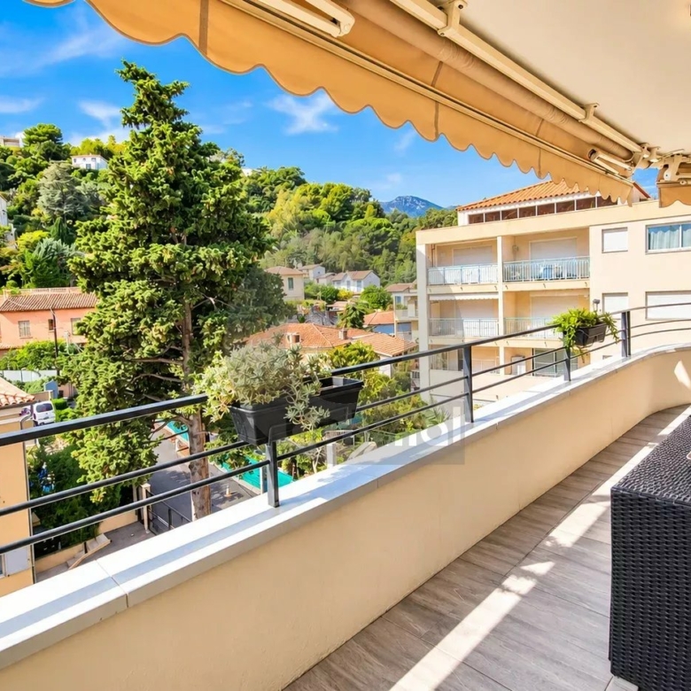Proche centre ville – 2 Pièces – terrasse – parking – caves