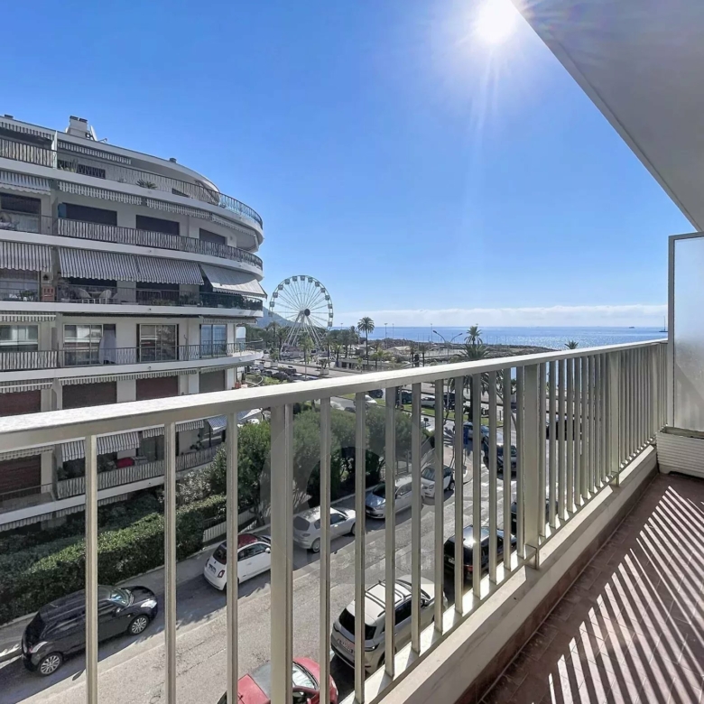 Menton Garavan – Résidence de grand standing – 2 pièces avec balcon – Vue latérale mer