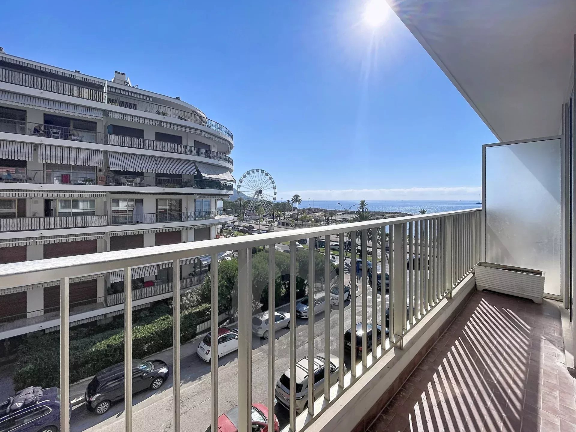 Menton Garavan – Résidence de grand standing – 2 pièces avec balcon – Vue latérale mer