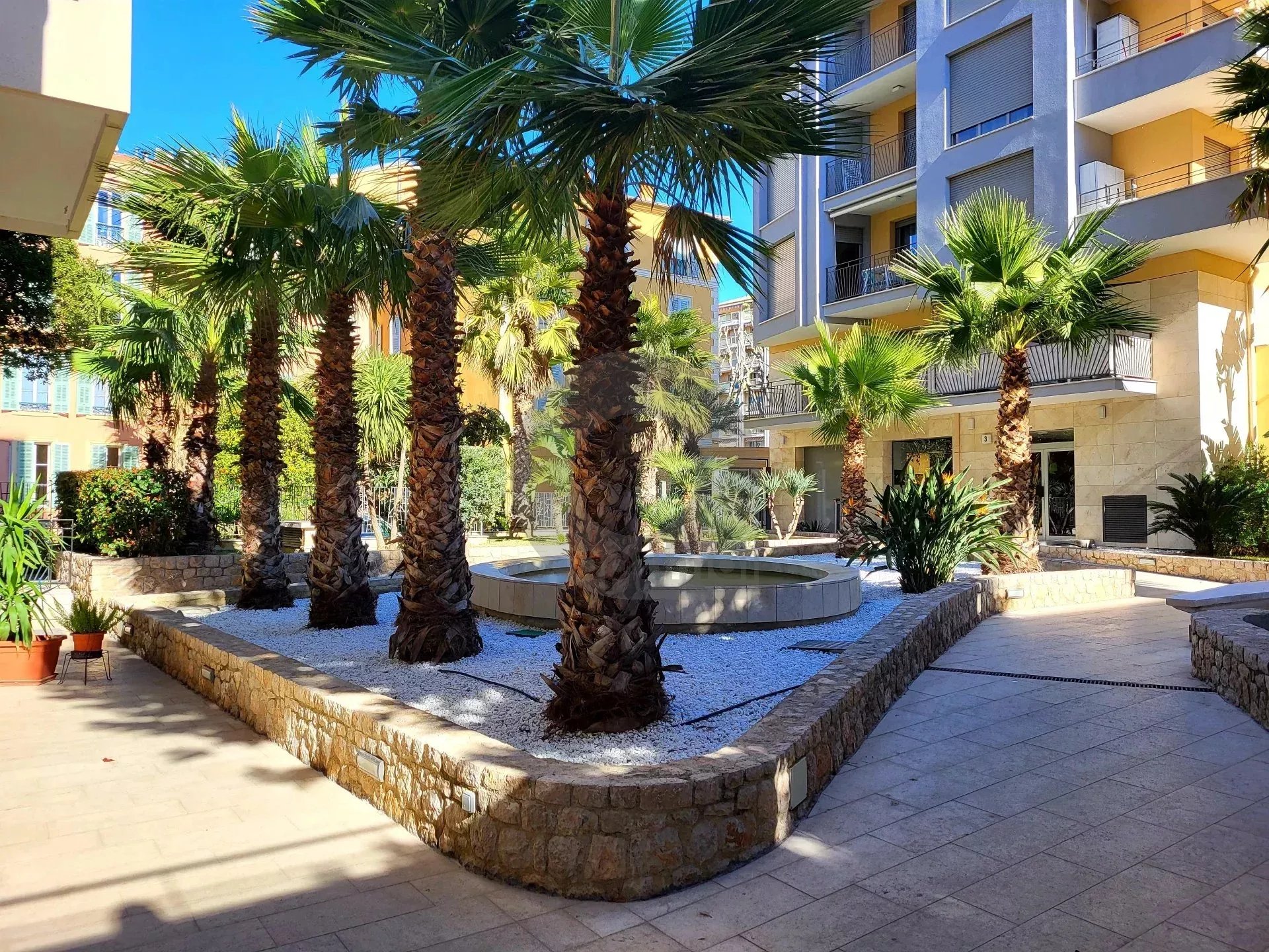Menton Casino – Coquet studio – Immeuble récent – 100 mt des plages