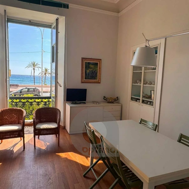 Appartement face à la mer à Menton
