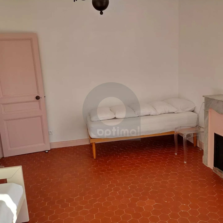 CASTELLAR : A LOUER 3P MEUBLE AVEC JARDIN