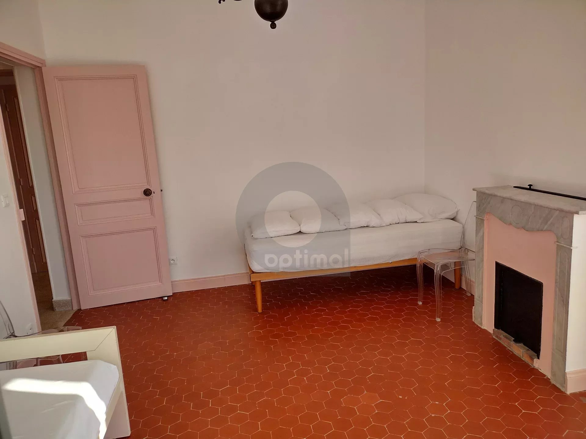CASTELLAR : A LOUER 3P MEUBLE AVEC JARDIN