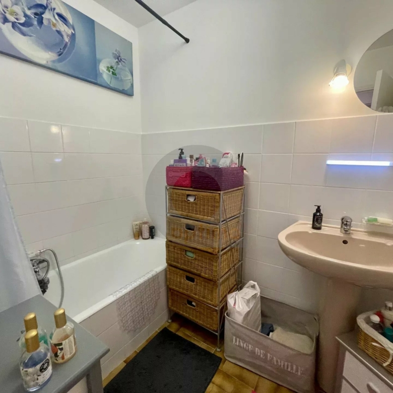 Menton mi-careï Studio 29m² terrasse 23m² cave