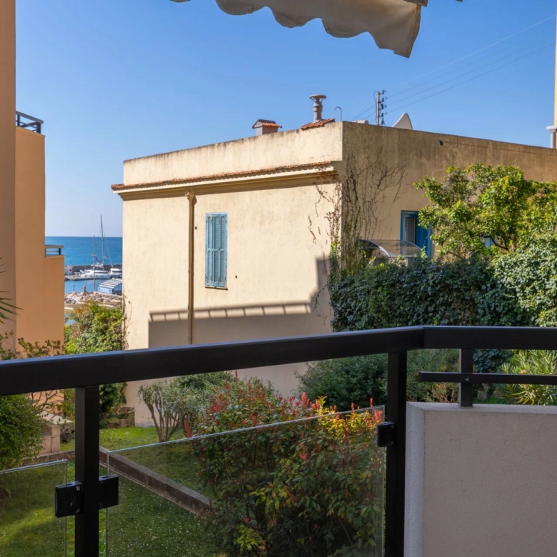 Menton Garavan calme apercue mer
