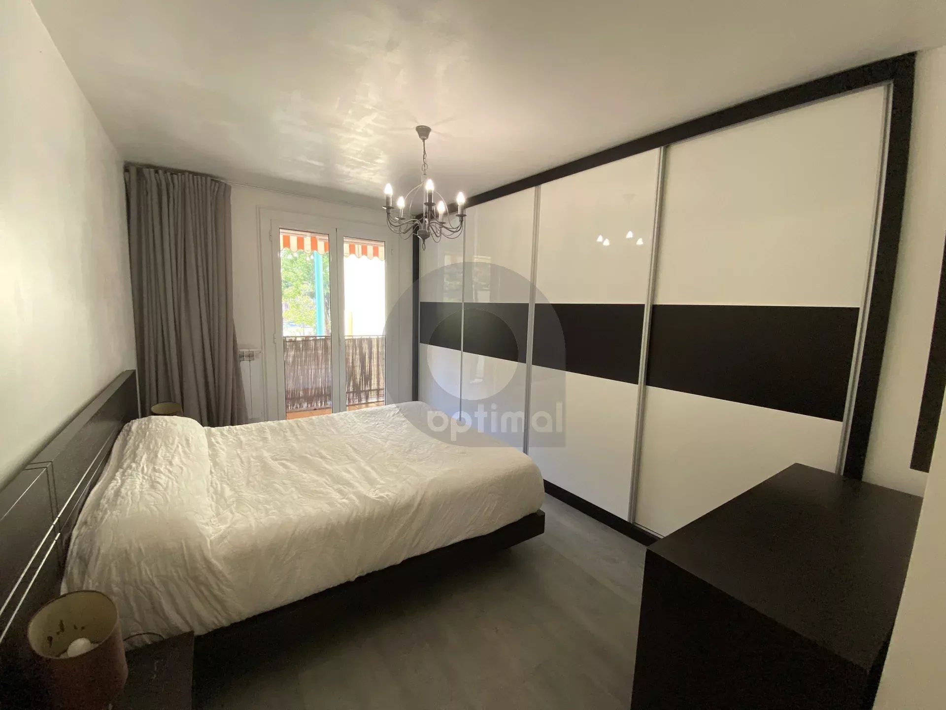A VENDRE – MENTON CAREÏ – BEAU 3P AVEC CAVE EN BON ETAT TRAVERSANT BALCON TERRASSE ET JARDIN