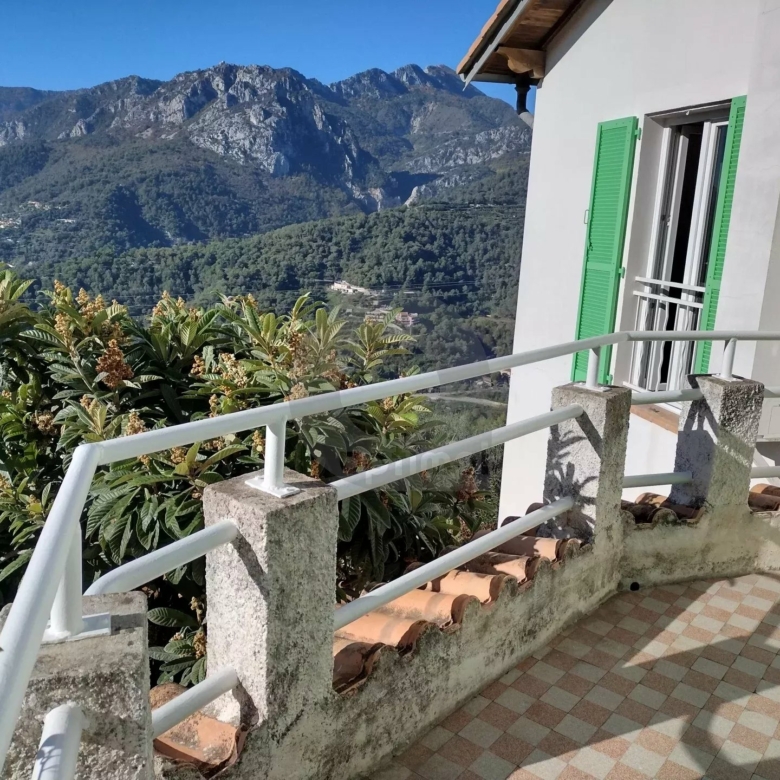 CASTELLAR : A LOUER 3P MEUBLE AVEC JARDIN