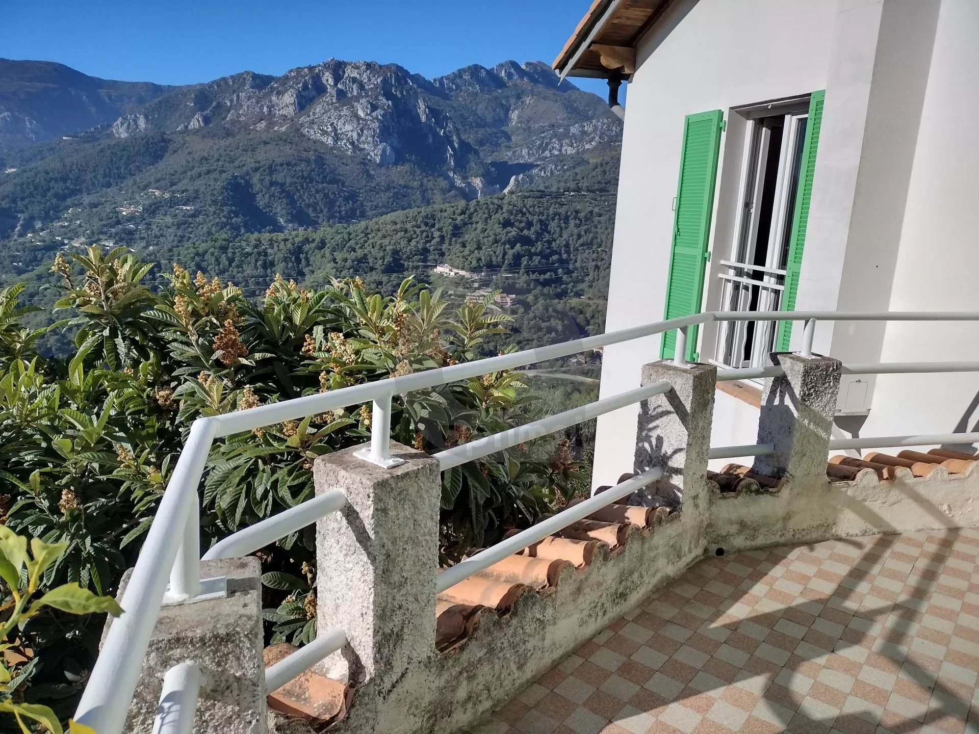 CASTELLAR : A LOUER 3P MEUBLE AVEC JARDIN