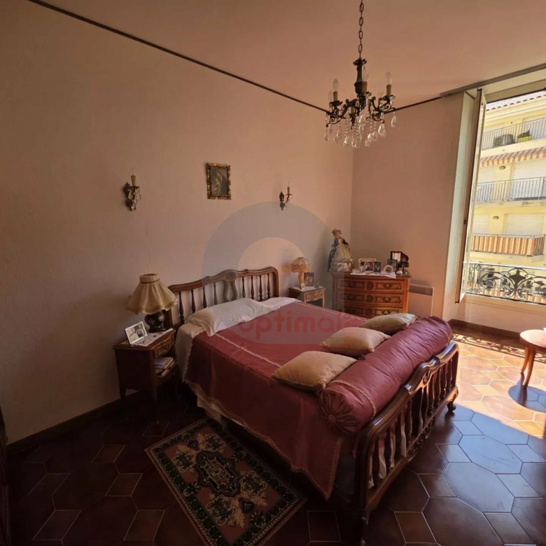 GRAND APPARTEMENT TROIS PIECES MENTON GARE ROUTIERE