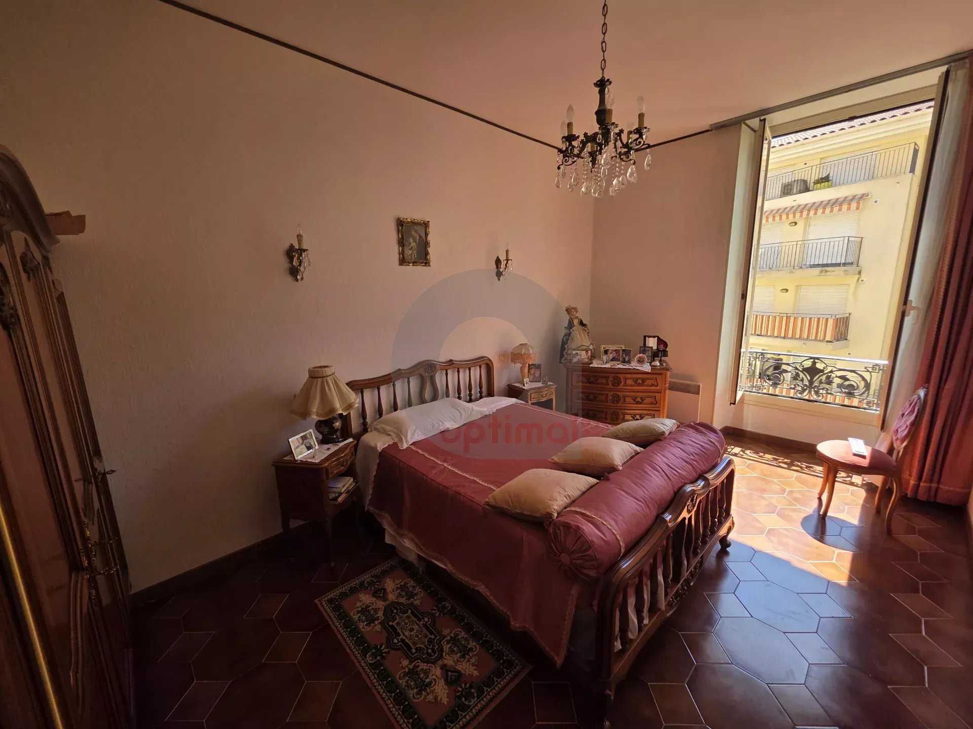 GRAND APPARTEMENT TROIS PIECES MENTON GARE ROUTIERE