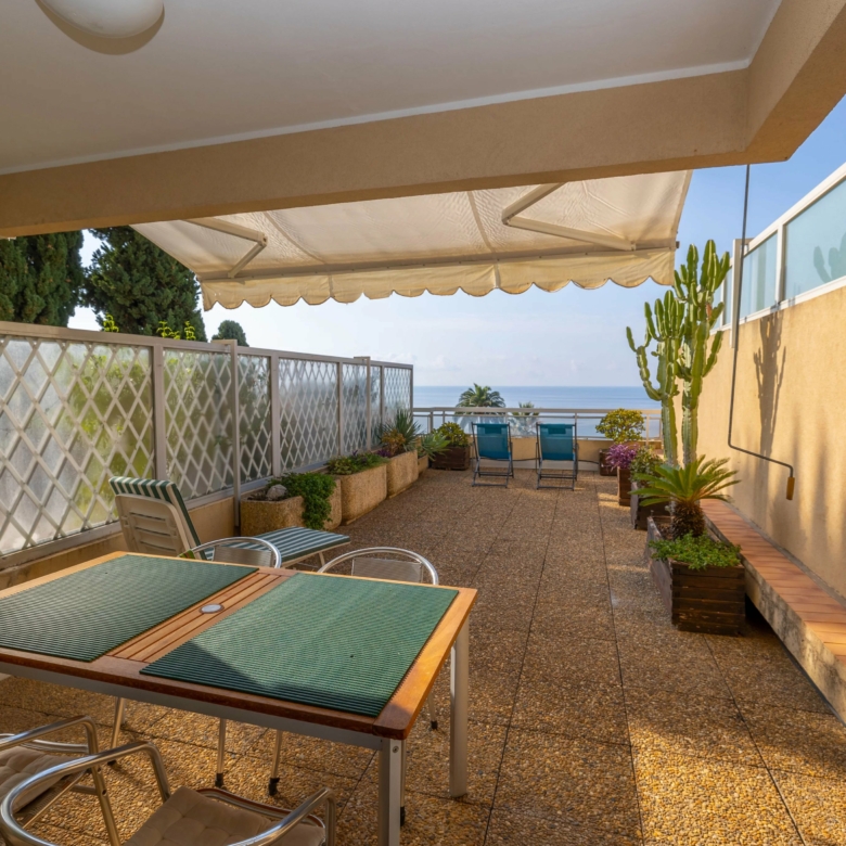 MENTON BOULEVARD DE GARAVAN – GRANDE TERRASSE