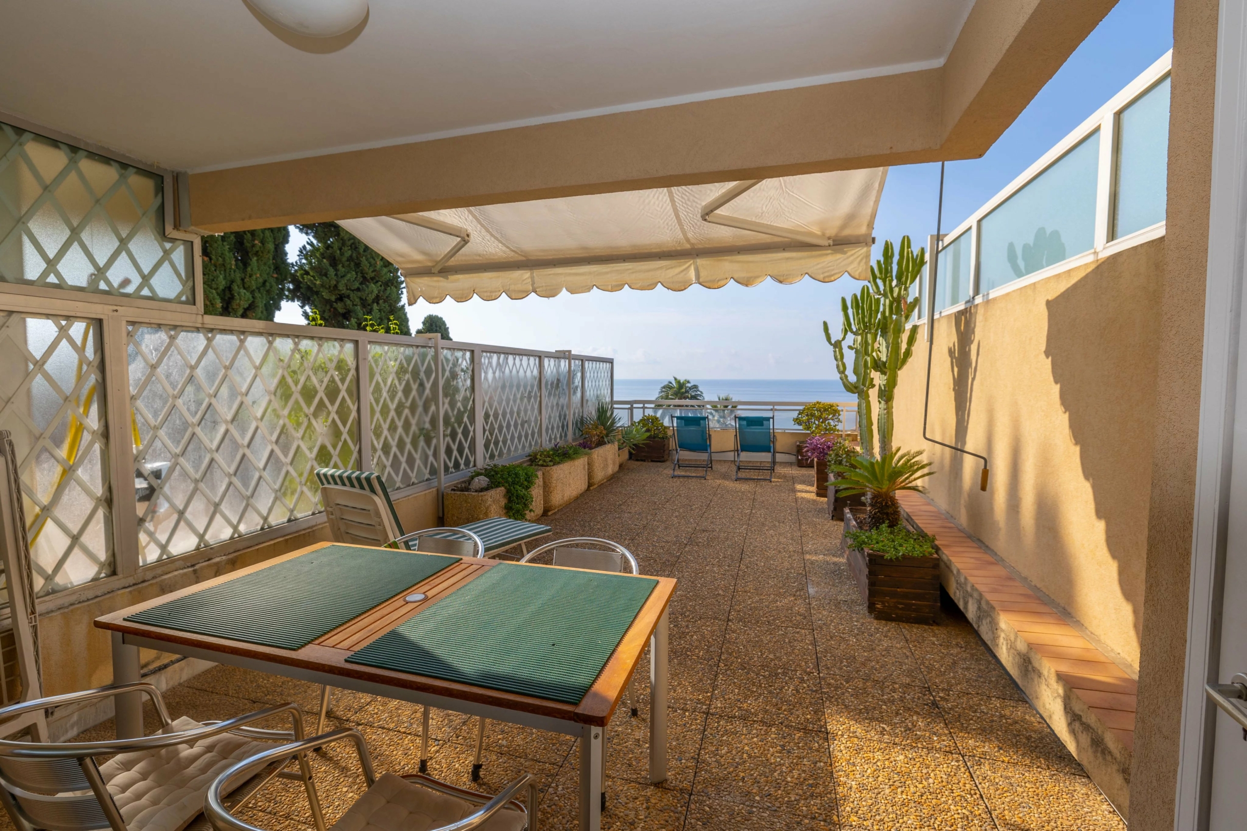 MENTON BOULEVARD DE GARAVAN – GRANDE TERRASSE