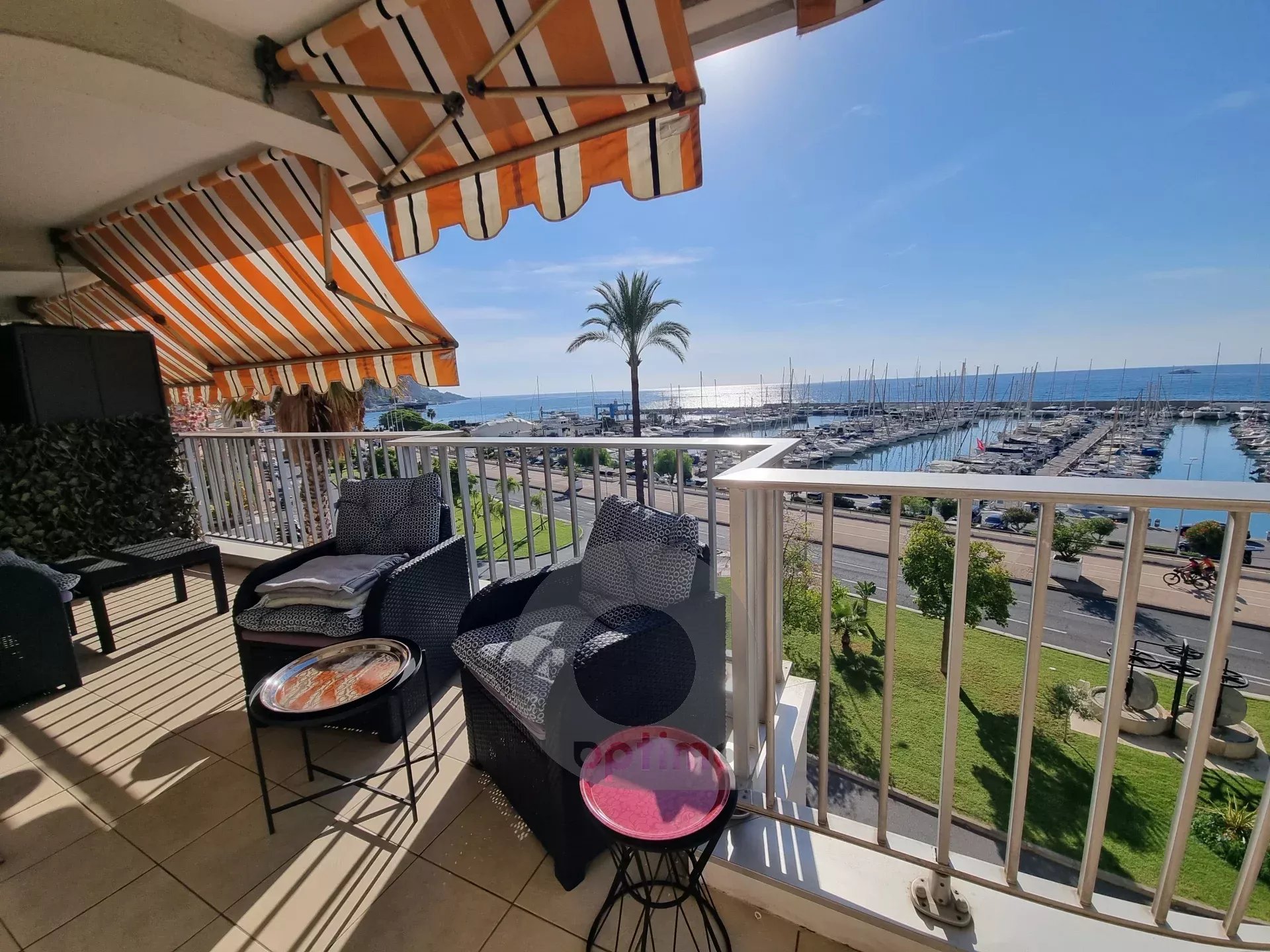 Menton Garavan, 2 p + terrasse + garage front de mer