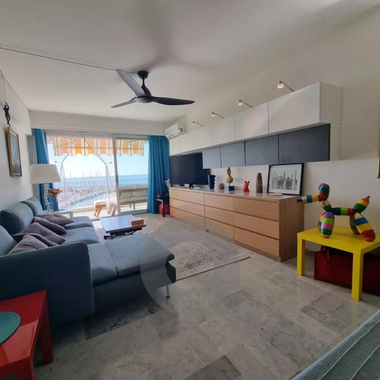 Menton Garavan, 2 p + terrasse + garage front de mer