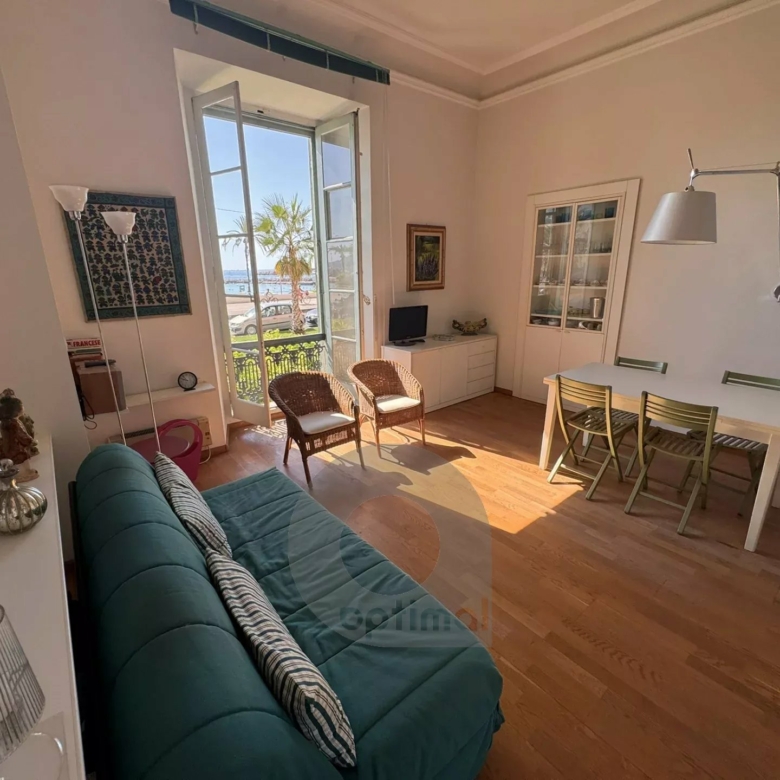 Appartement face à la mer à Menton