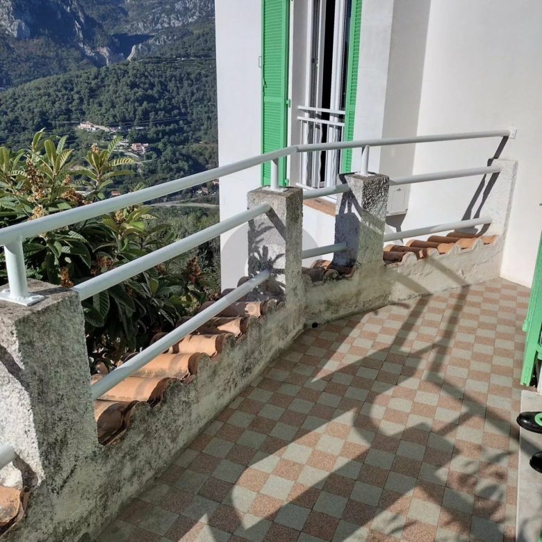 CASTELLAR : A LOUER 3P MEUBLE AVEC JARDIN