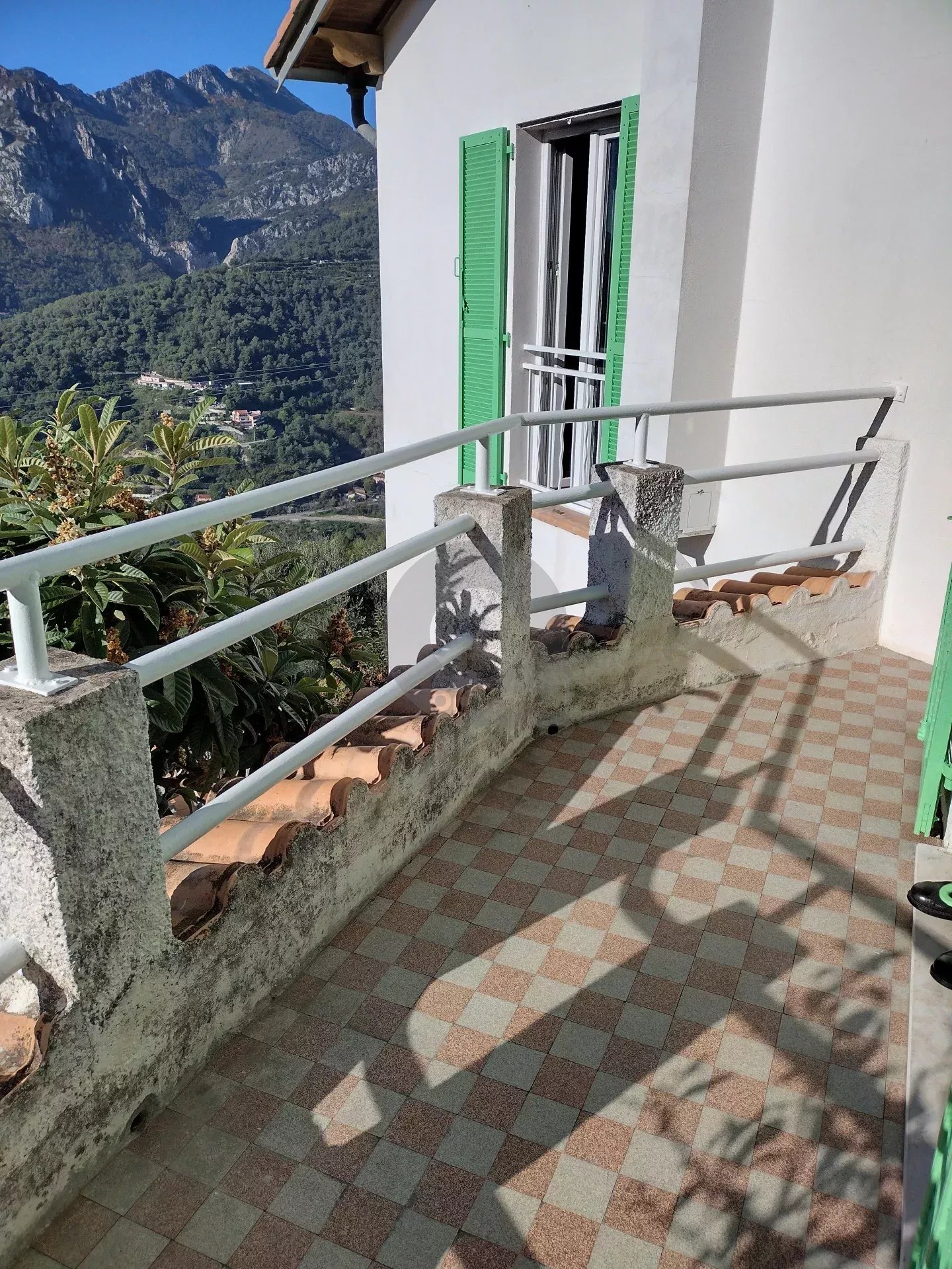 CASTELLAR : A LOUER 3P MEUBLE AVEC JARDIN