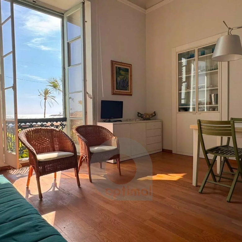 Appartement face à la mer à Menton