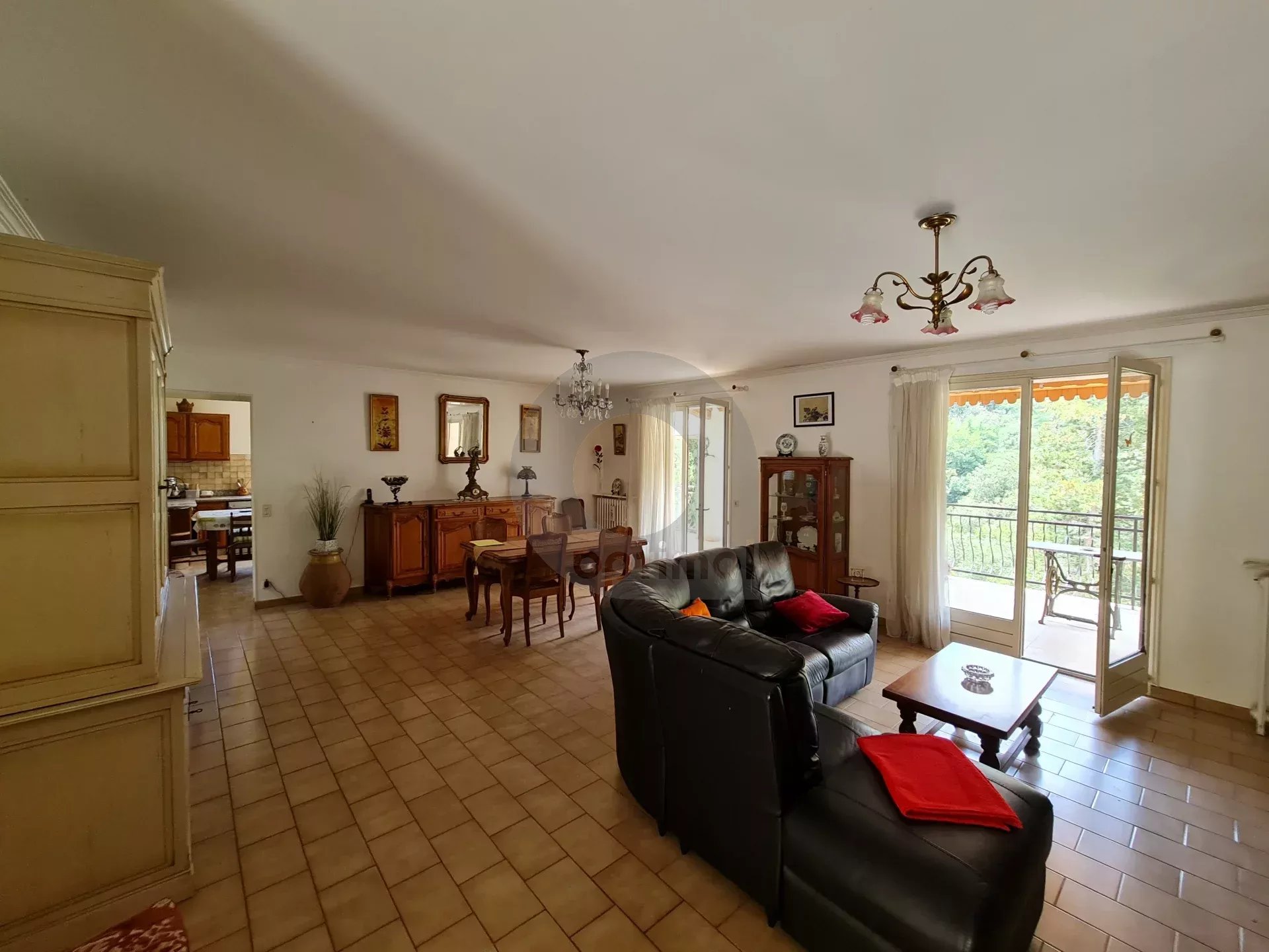 Menton – Cabrolles : Rare! Grande propriété avec magnifique terrain  – Vue dégagée – Accès direct