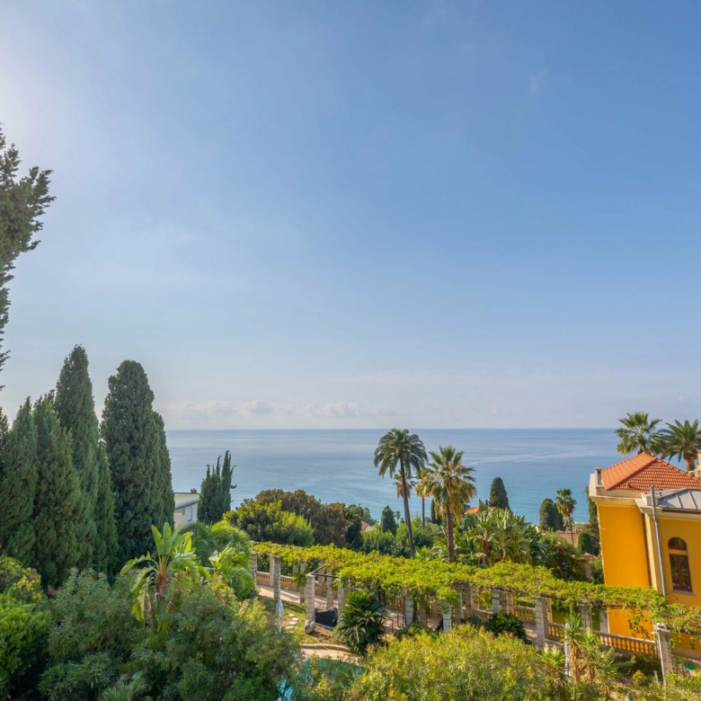 MENTON BOULEVARD DE GARAVAN – GRANDE TERRASSE