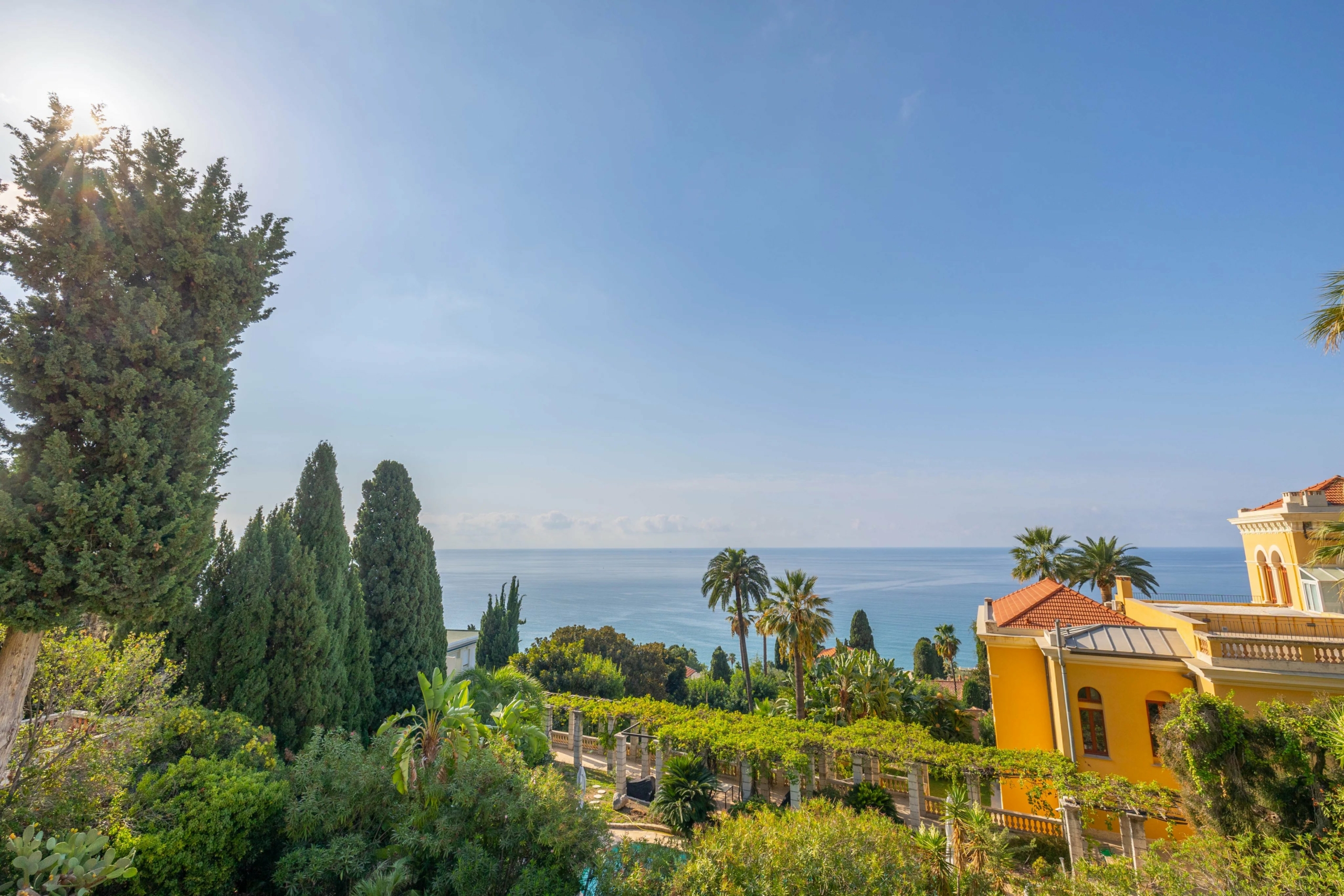 MENTON BOULEVARD DE GARAVAN – GRANDE TERRASSE