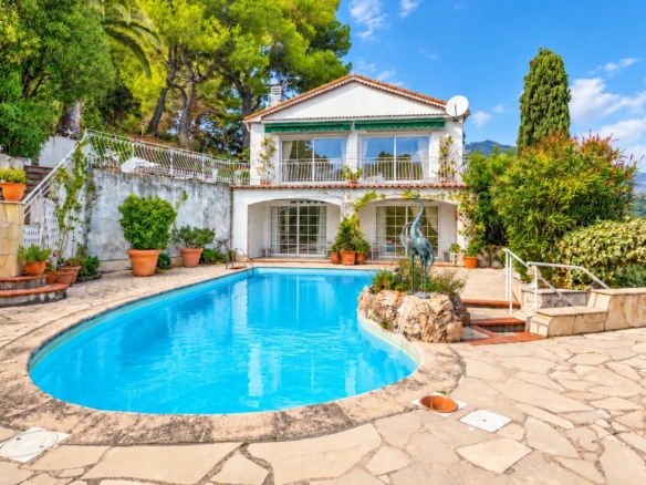 SAINTE-AGNÈS – SPACIEUSE VILLA AVEC VUE MER, PISCINE CHAUFFÉE ET DÉPENDANCE