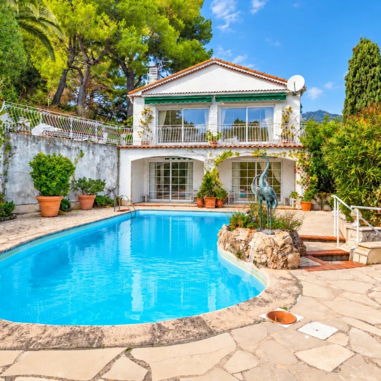 SAINTE-AGNÈS – SPACIEUSE VILLA AVEC VUE MER, PISCINE CHAUFFÉE ET DÉPENDANCE