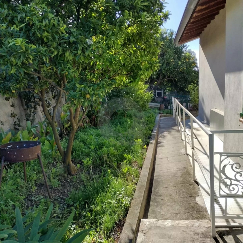 CASTELLAR : A LOUER 3P MEUBLE AVEC JARDIN