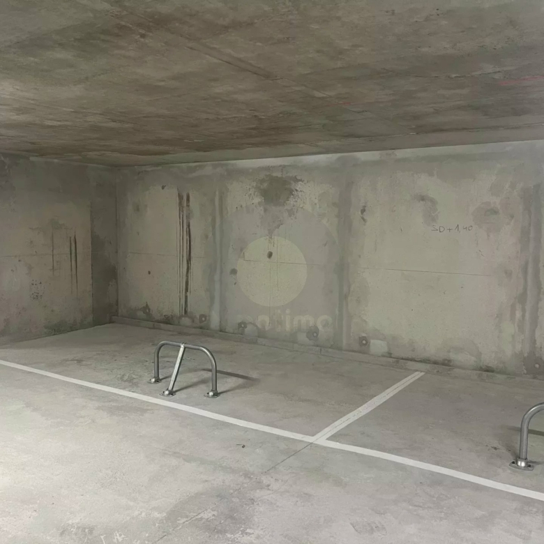 PARKING SOUS-SOL ROQUEBRUNE CENTRE
