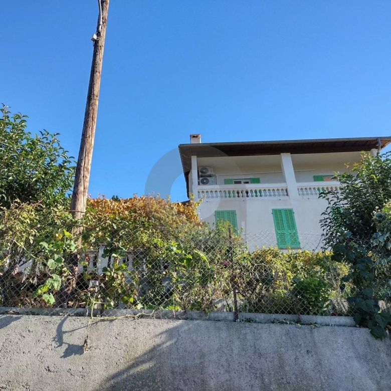 CASTELLAR : A LOUER 3P MEUBLE AVEC JARDIN