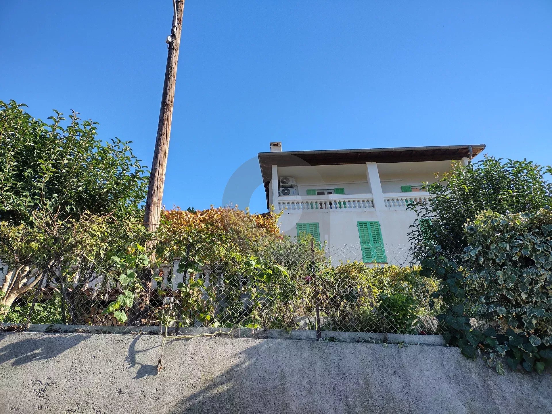CASTELLAR : A LOUER 3P MEUBLE AVEC JARDIN