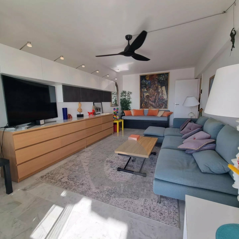 Menton Garavan, 2 p + terrasse + garage front de mer