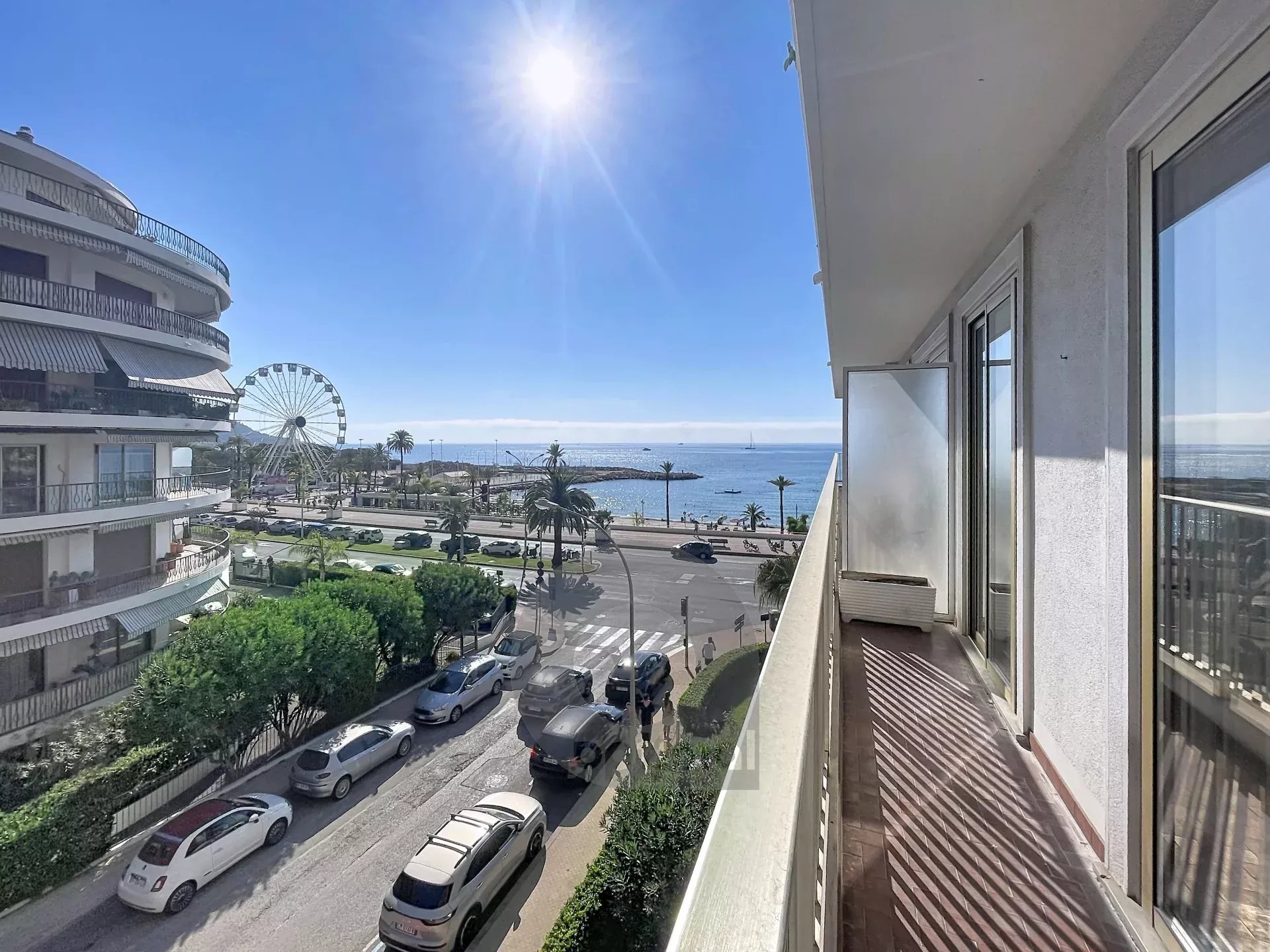 61cc8ede99261dc9fddc0cbc33cb058e_40c7e61b56_1920-original-175917-0.jpg Menton Garavan – Résidence de grand standing – 2 pièces avec balcon – Vue latérale mer