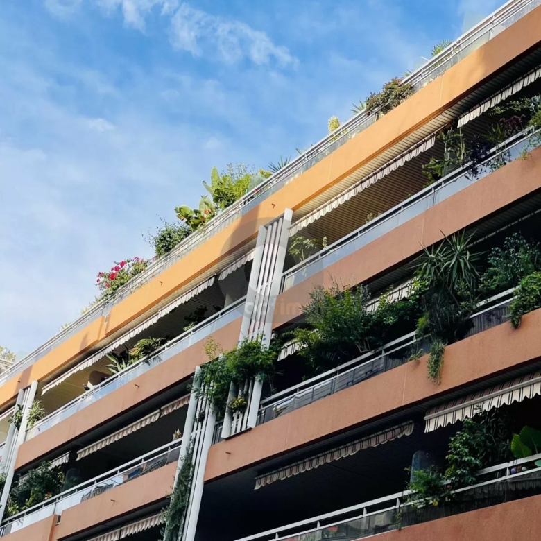 SUPERBE STUDIO 43m² – PLEIN CENTRE DE MENTON