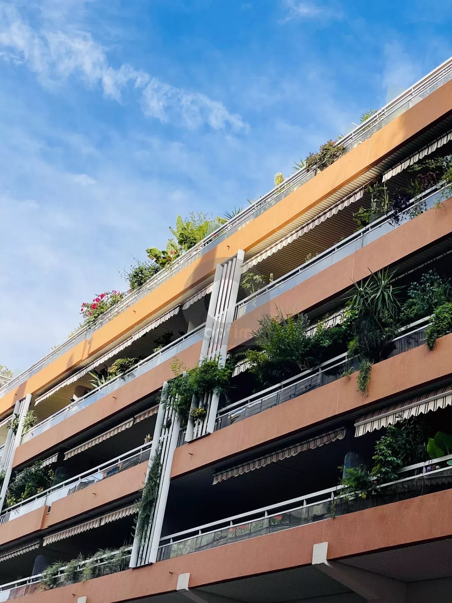SUPERBE STUDIO 43m² – PLEIN CENTRE DE MENTON