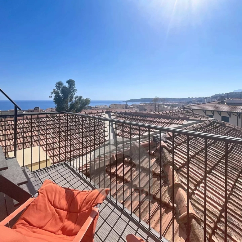 Menton Terres Chaudes – Résidence Bourgeoise – 2/3 pièces en triplex – Parking