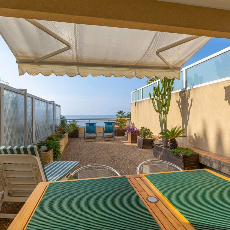 MENTON BOULEVARD DE GARAVAN – GRANDE TERRASSE
