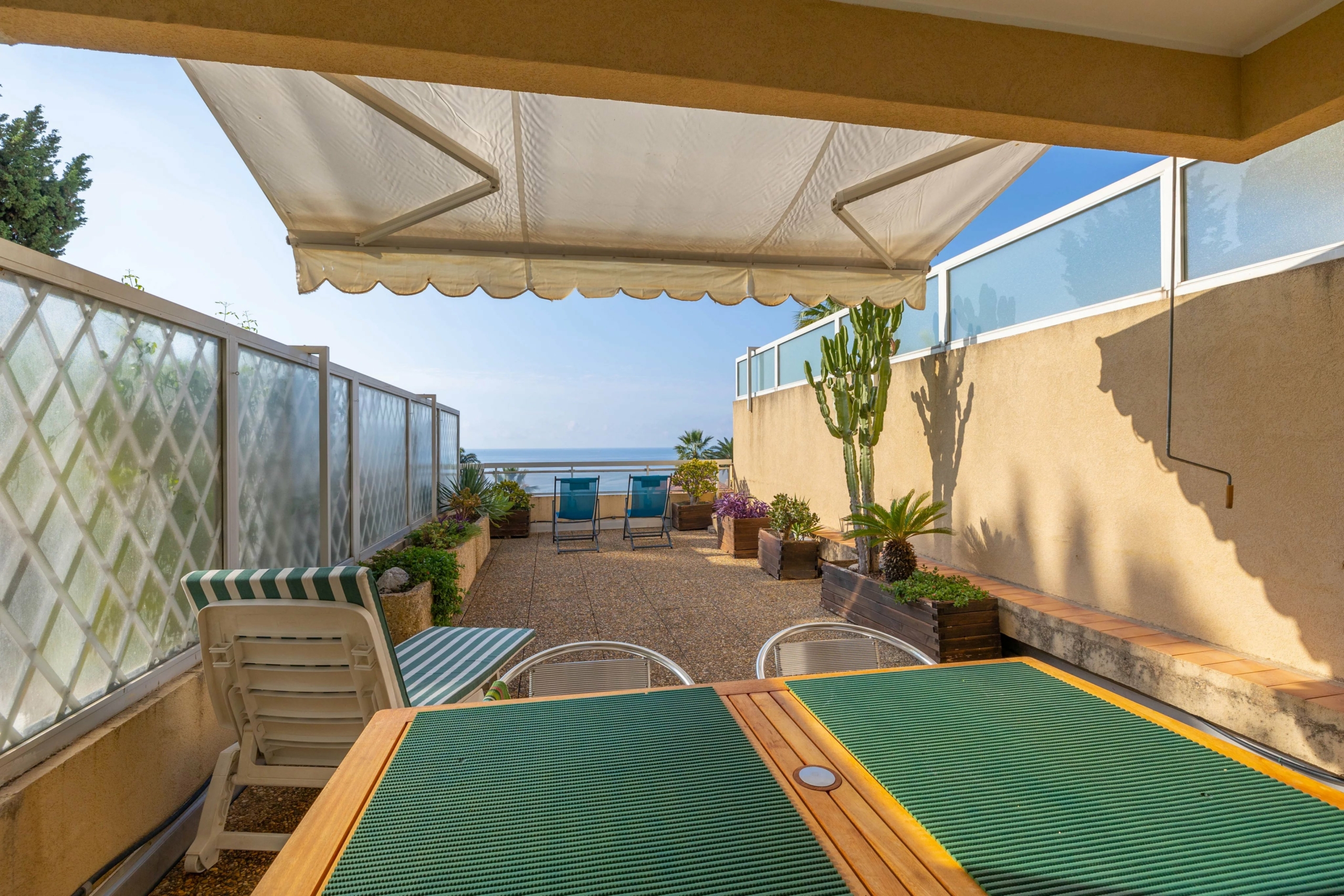 MENTON BOULEVARD DE GARAVAN – GRANDE TERRASSE