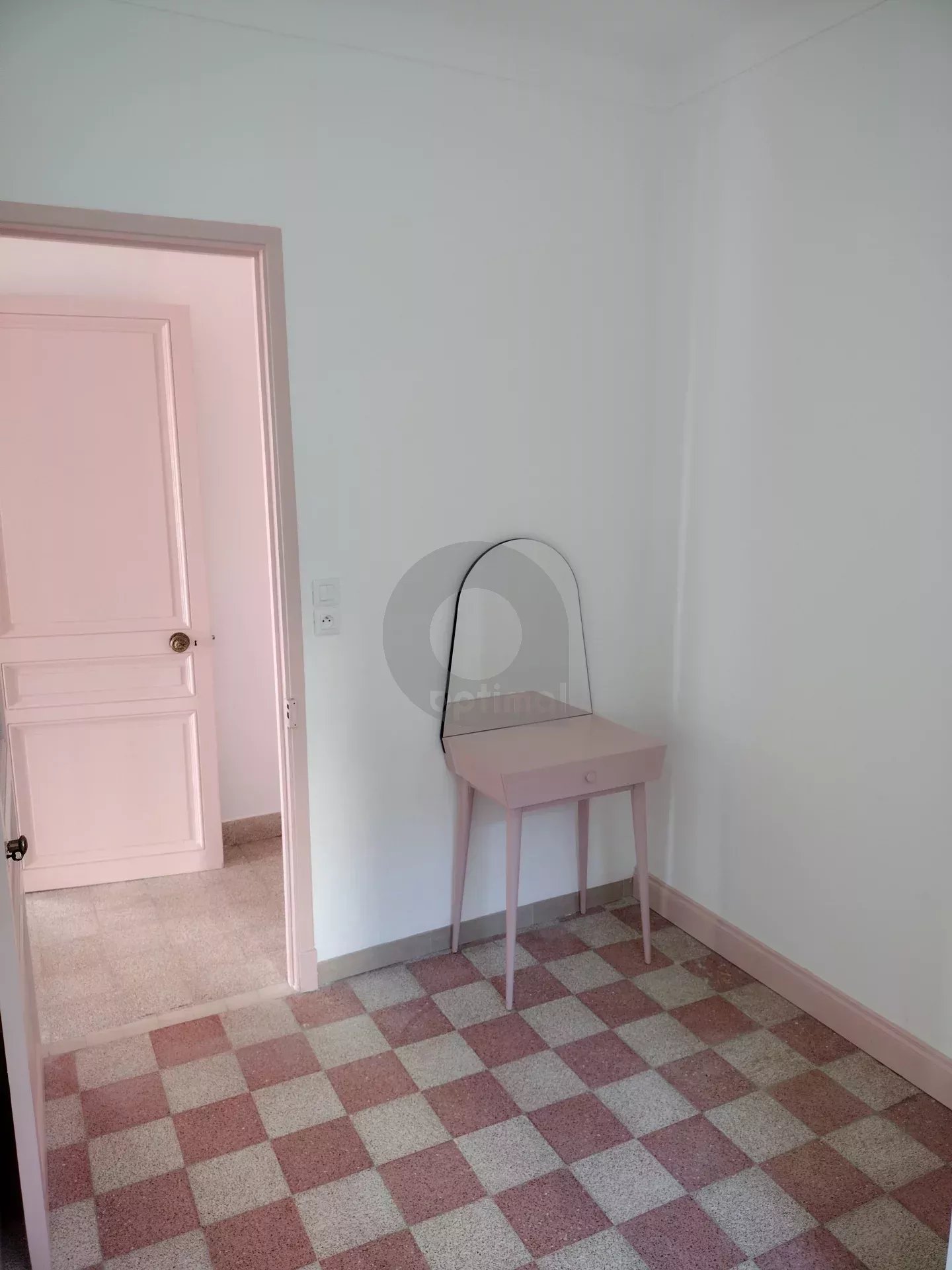 CASTELLAR : A LOUER 3P MEUBLE AVEC JARDIN