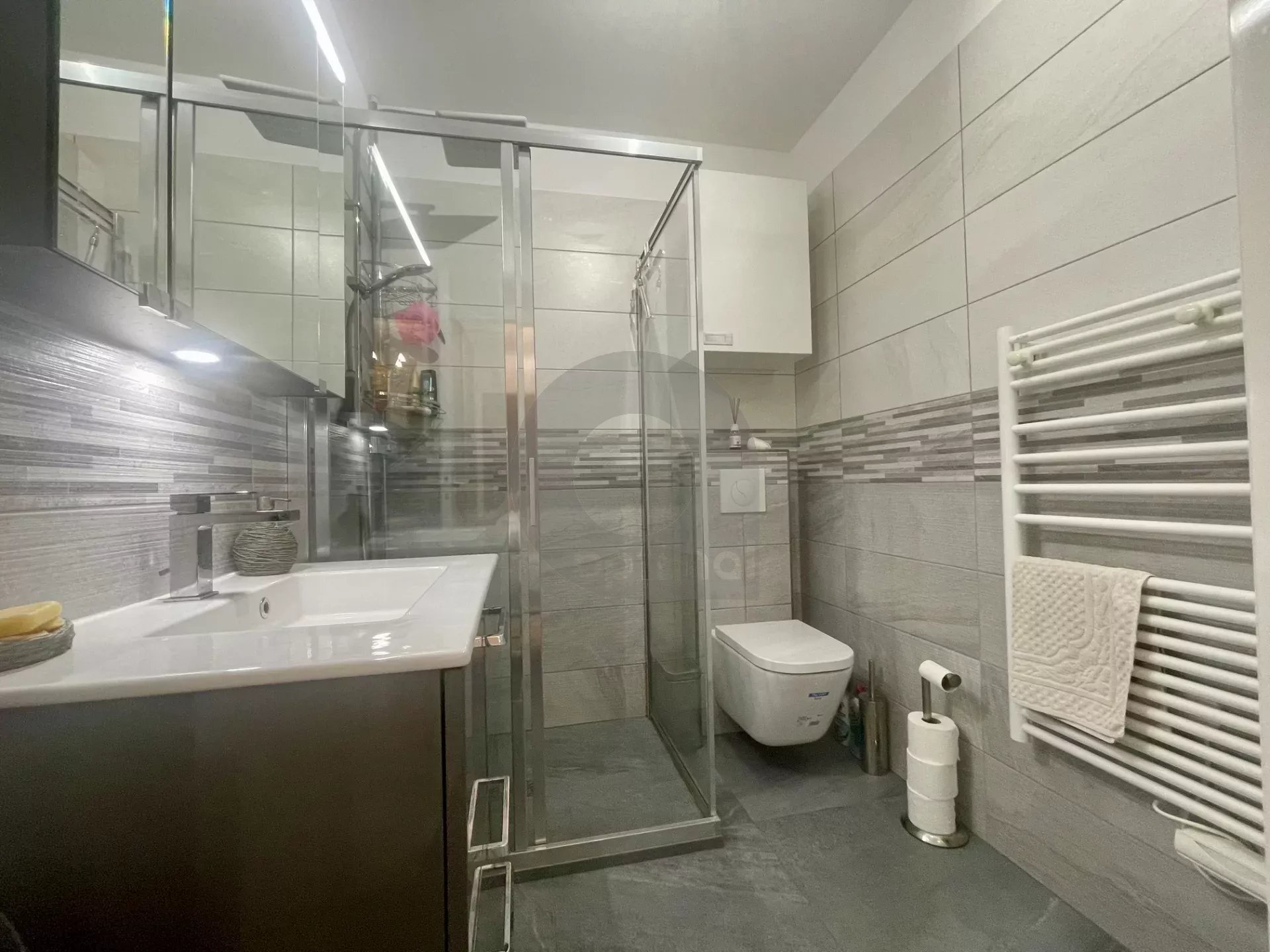 SUPERBE STUDIO 43m² – PLEIN CENTRE DE MENTON
