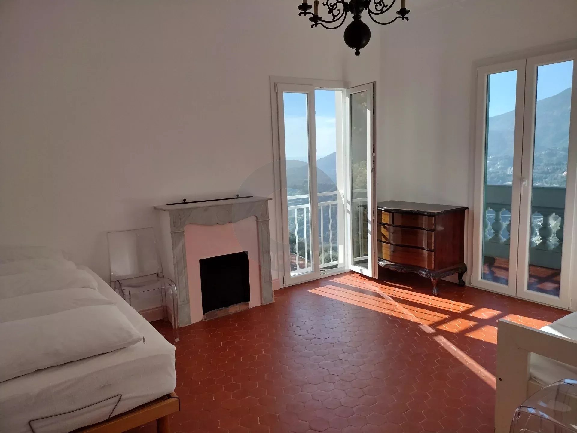 CASTELLAR : A LOUER 3P MEUBLE AVEC JARDIN